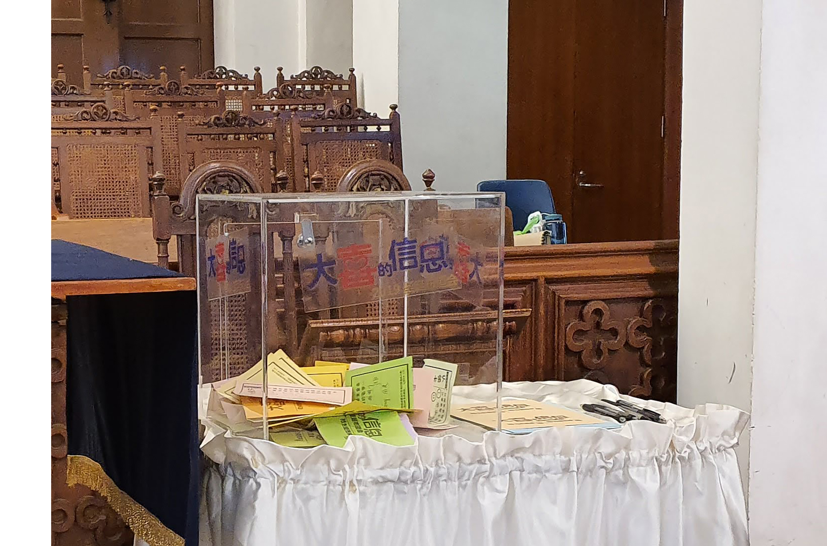 认领卡透明箱子